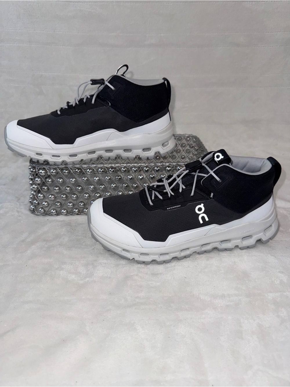 On Cloudhero Mid Waterproof Black White Youth 3.5Y Women's 5 3YD30020299 🖤🤍